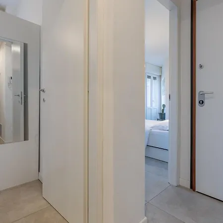 Guesthost - Charm - 200m From Station Болонья