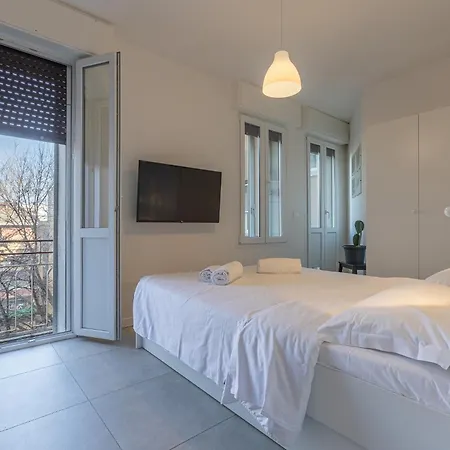 Guesthost - Charm - 200m From Station * Болонья