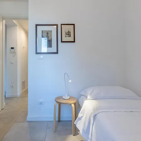 Guesthost - Charm - 200m From Station Appartement