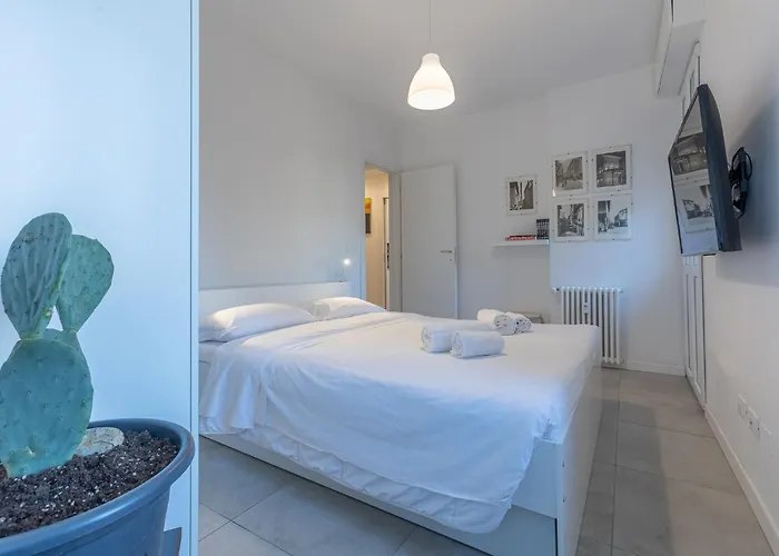 Guesthost - Charm - 200m From Station