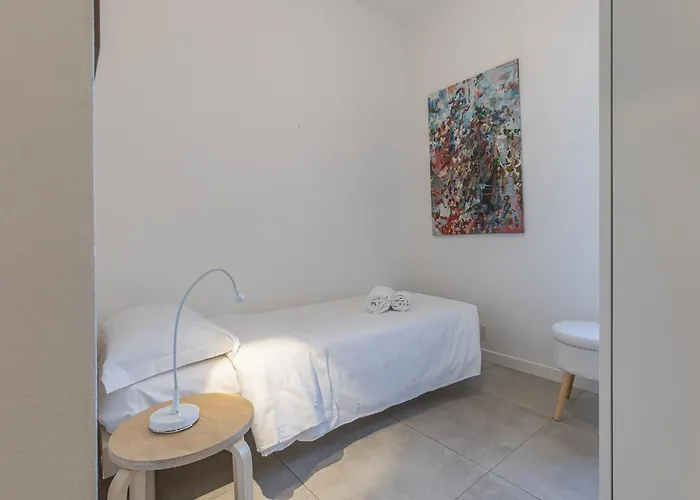 Guesthost - Charm - 200m From Station بولونيا