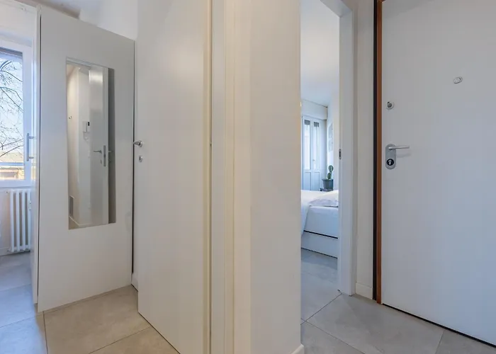 Guesthost - Charm - 200m From Station بولونيا