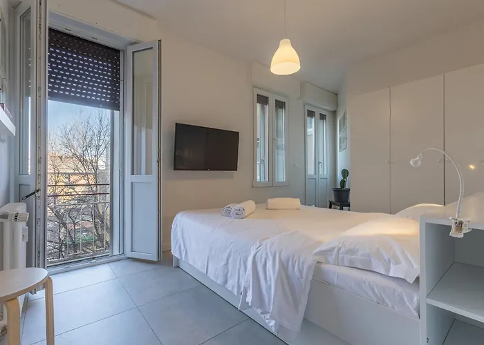 Guesthost - Charm - 200m From Station * بولونيا