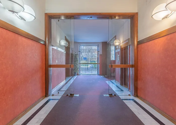 Guesthost - Charm - 200m From Station * بولونيا