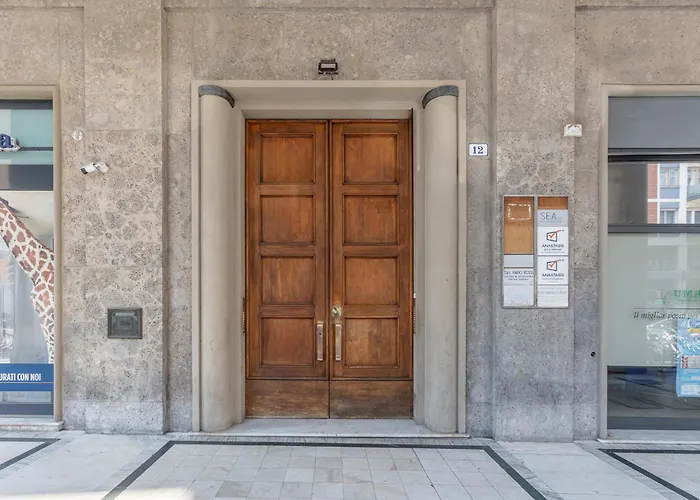 Guesthost - Charm - 200m From Station شقة