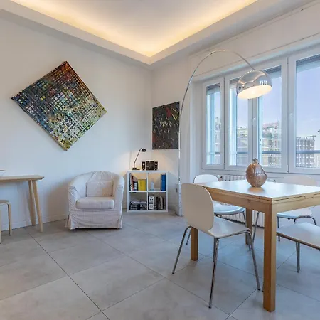 Guesthost - Charm - 200m From Station Apartment