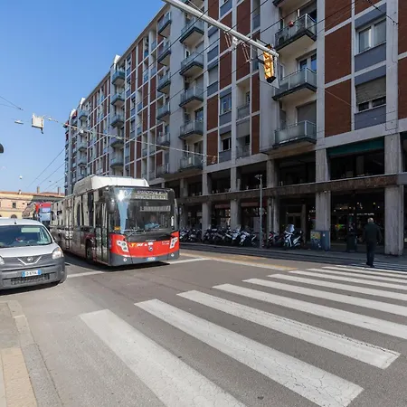 Guesthost - Charm - 200m From Station