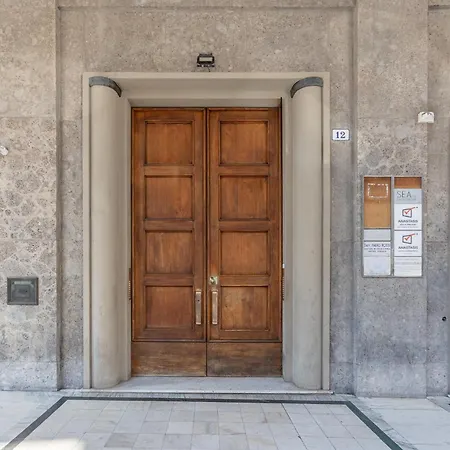 Guesthost - Charm - 200m From Station Apartment